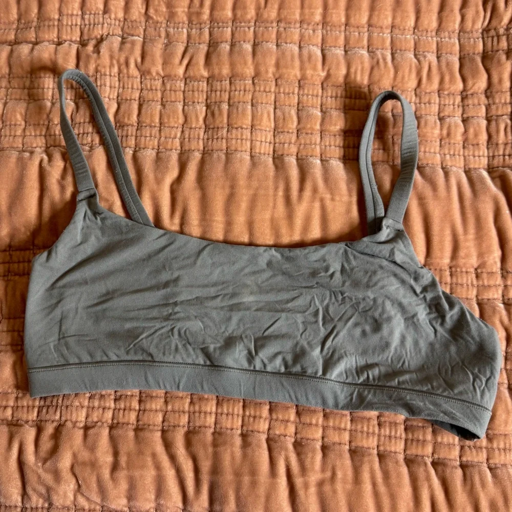 SKIMS Fits Everybody SCOOP BRALETT - Picture 6 of 7